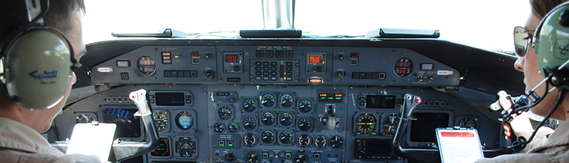 DHC-8 cockpit