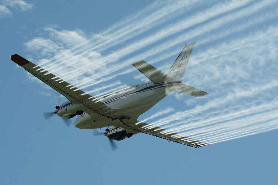 Beechcraft King Air 90 testing spray system